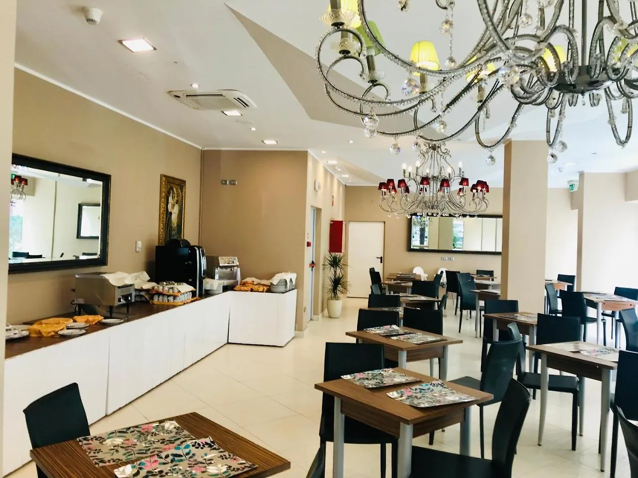 Hotel In Cesenatico